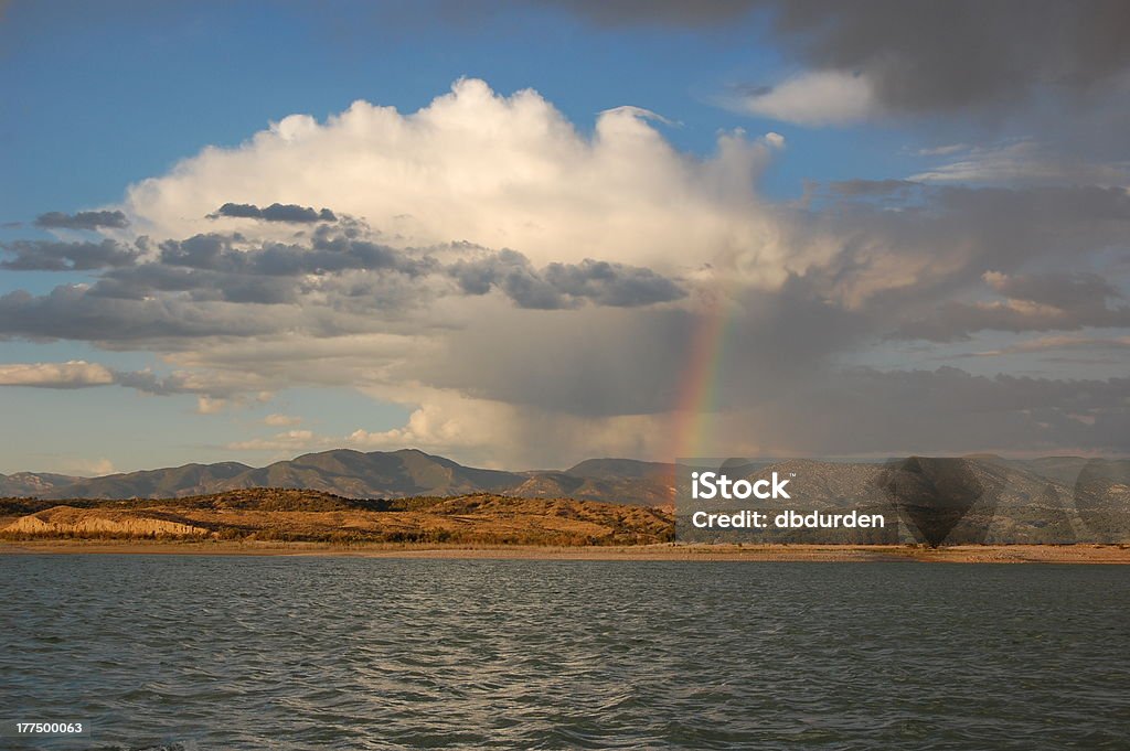 Arco-íris no Yuba Lake State Park, Utah - Foto de stock de Lago royalty-free