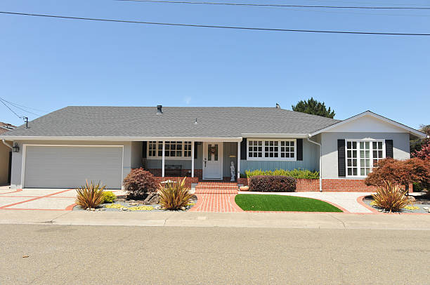 istock Single story family house with driveway 177500228