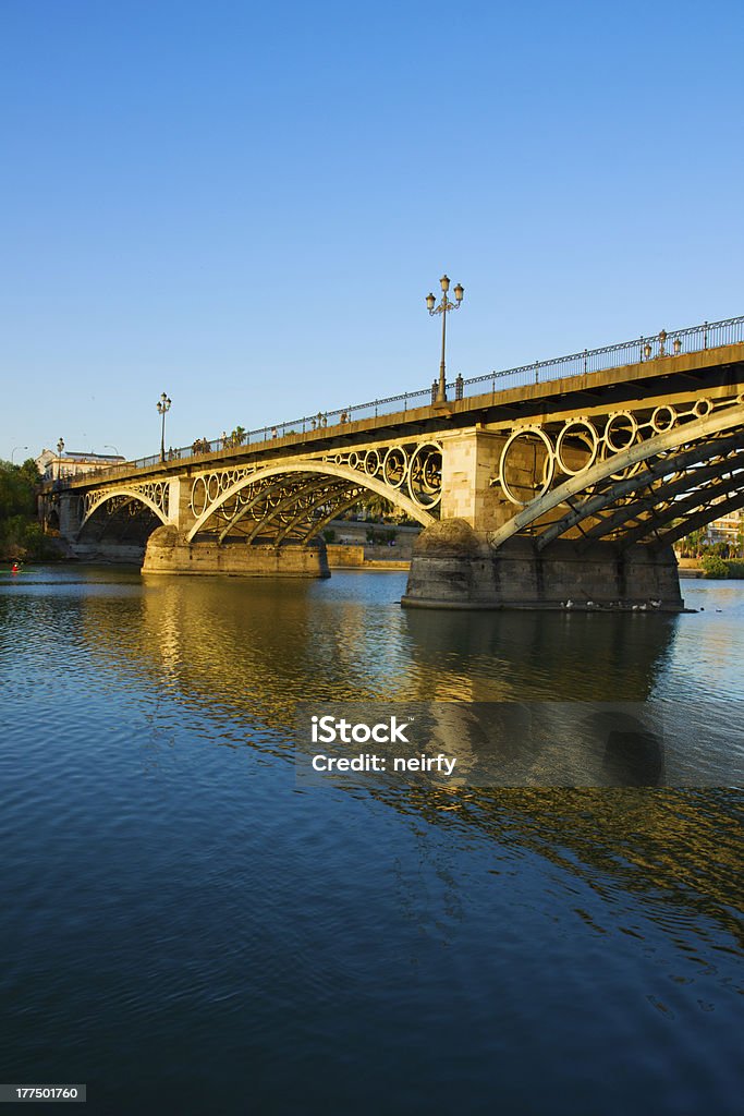 Pont de Triana à Séville, en Espagne - Photo de Andalousie libre de droits