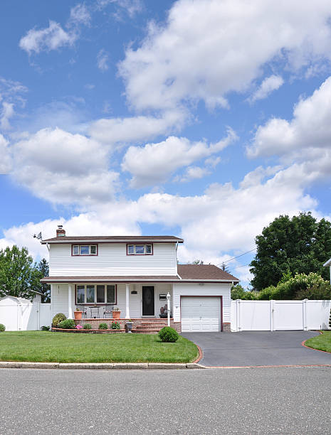 istock Suburban High Ranch Style Home 177502339