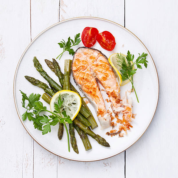istock Grilled salmon with asparagus 177503587