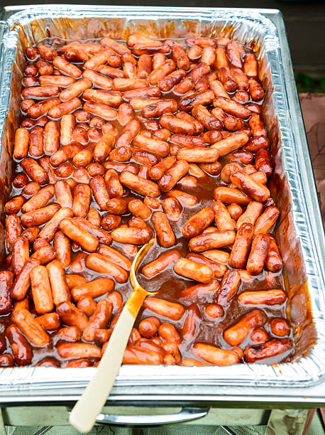 pan cocktail weenies - weenies stock-fotos und bilder