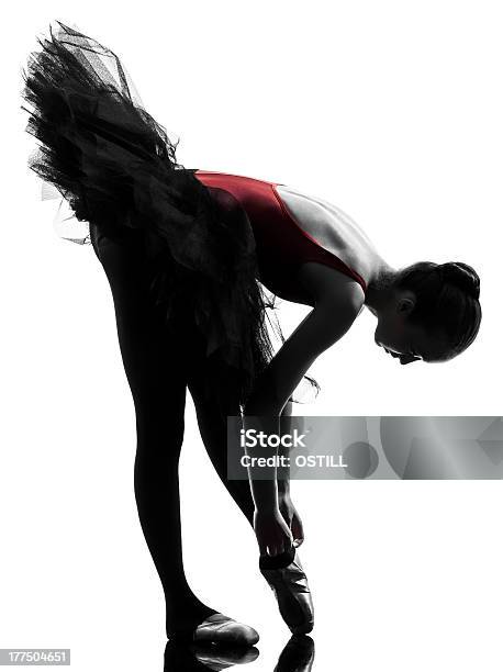 Mujer Joven Bailarín De Ballet Danza Ballerina Foto de stock y más banco de imágenes de Actuación - Espectáculo - Actuación - Espectáculo, Actuación - Representación, Adulto