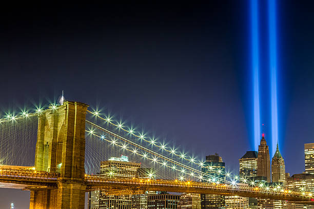 luzes de 11 de setembro para brooklyn bridge - bin laden - fotografias e filmes do acervo
