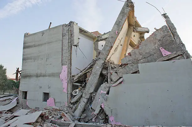 Photo of Buildings damaged in 1999 Istanbul earthquake