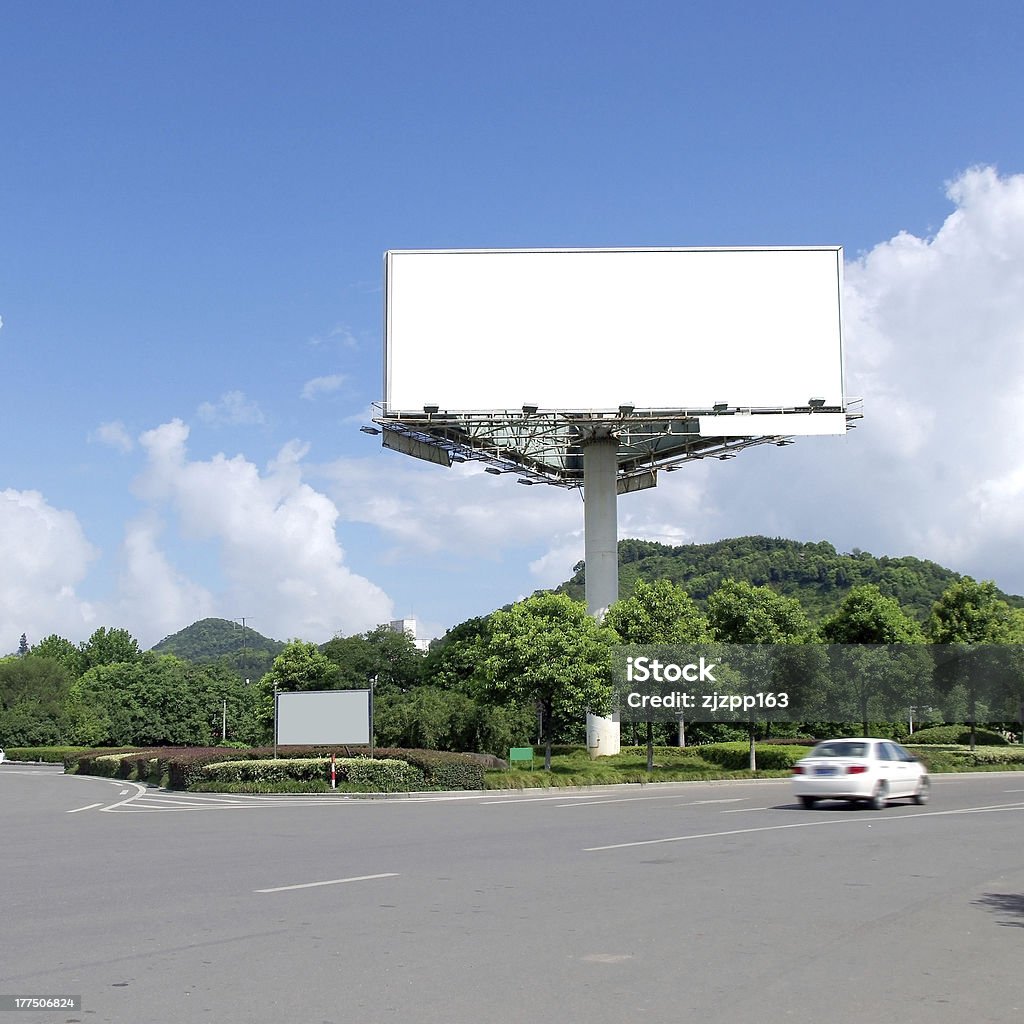 Blue Sky 고속도로 광고판 - 로열티 프리 간판 스톡 사진