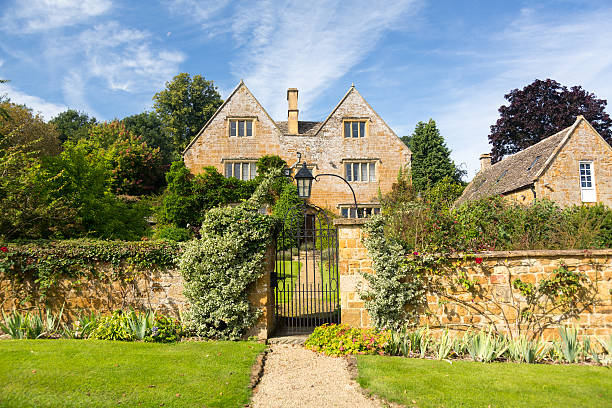 istock Old cotswold stone house in Ilmington 177508320