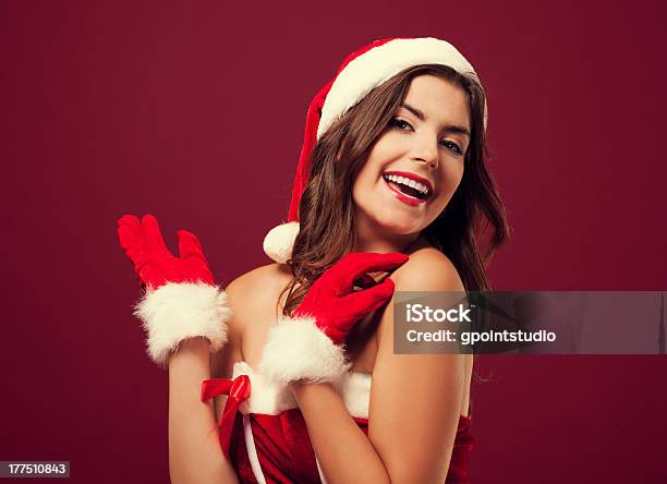 Alegre Navidad Belleza Foto de stock y más banco de imágenes de Adulto - Adulto, Alegría, Alzar la mano