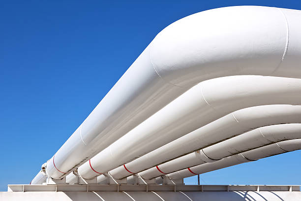 tubo industriale con acqua e olio e gas, - chemical refinery industry natural gas foto e immagini stock