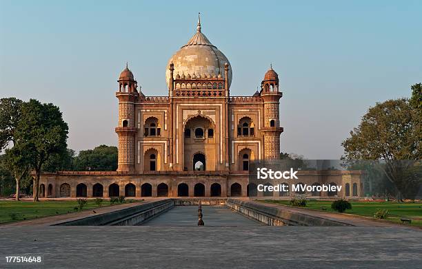 Tumba De Safdarjang En Nueva Delhi India Foto de stock y más banco de imágenes de Aire libre - Aire libre, Arquitectura, Arreglar