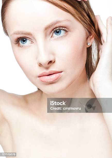 Bellissima Donna Con Pelle Pulita Del Viso - Fotografie stock e altre immagini di Adulto - Adulto, Beautiful Woman, Bellezza