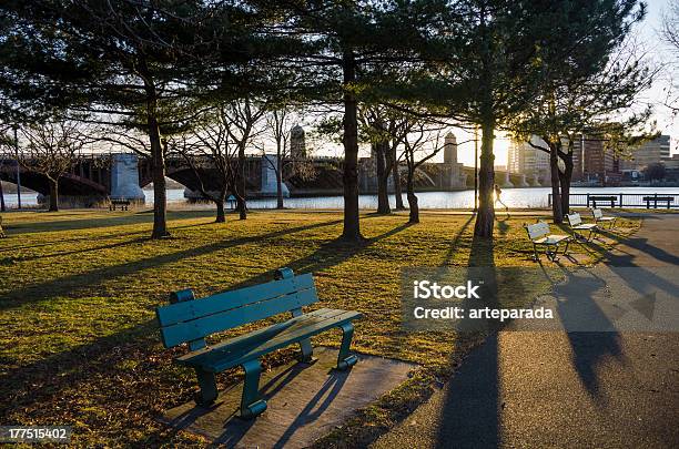 Leerer Sitz Stockfoto und mehr Bilder von Amerikanische Kontinente und Regionen - Amerikanische Kontinente und Regionen, Architektur, Asphalt