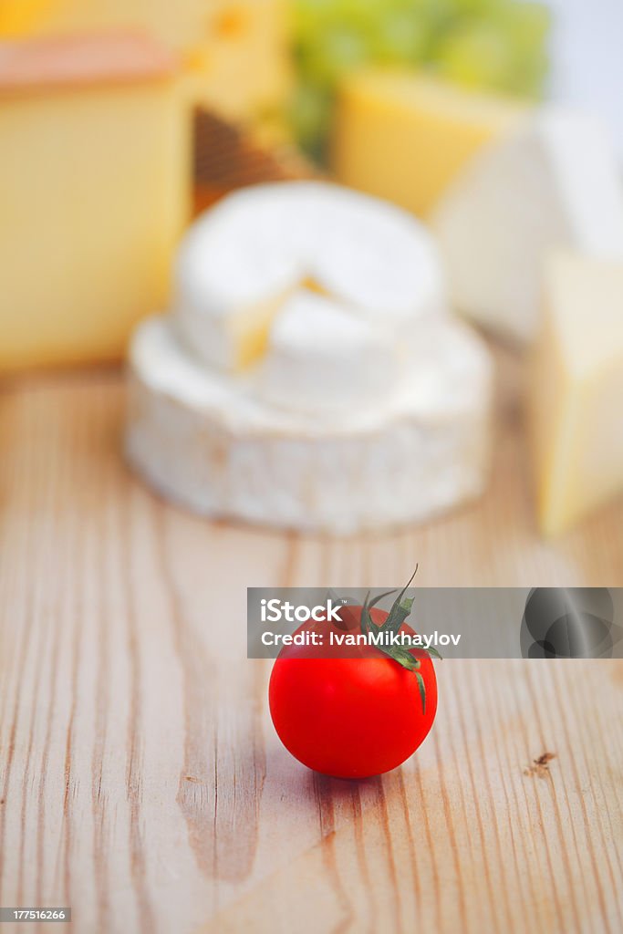 Käse auf einem Holztisch - Lizenzfrei Braun Stock-Foto