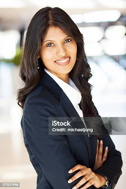 Ziemlich Indischen Geschäftsfrau Stockfoto und mehr Bilder von Anzug - Anzug, Arbeiten, Asiatischer und Indischer Abstammung