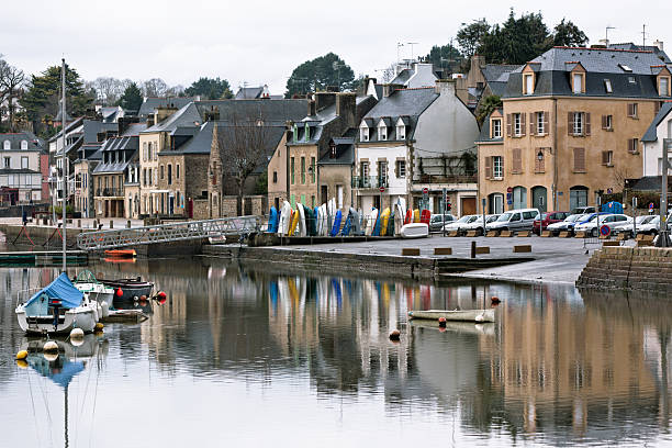 istock Auray town embankment 177518421