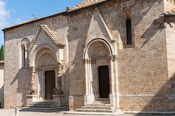 istock San Quirico d'Orcia (Tuscany), church 177520694