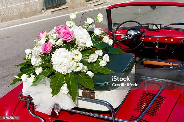 のウェディングのブーケにヴィンテージカー - スーツケースのストックフォトや画像を多数ご用意 - スーツケース, 植物 バラ, お祝い