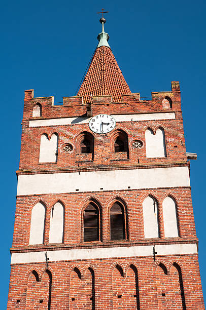 igreja de st. george em pravdinsk (anteriormente friedland). kaliningr - kaliningrad prawdinsk pravdinsk friedland - fotografias e filmes do acervo