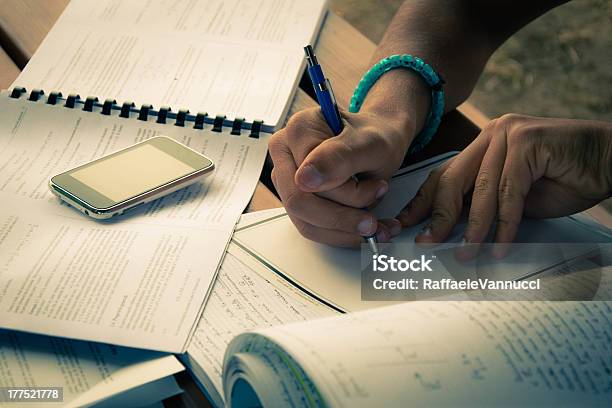 Estudiante Foto de stock y más banco de imágenes de Deberes - Deberes, Matematicas, Adolescente