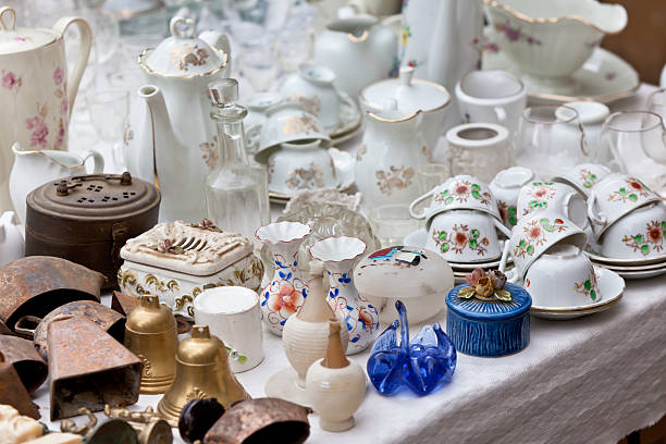 istock Porcelain at a flea market 177525074