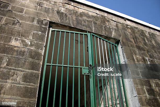 Festgenommen Gefängniskäfig Stockfoto und mehr Bilder von Brasilien - Brasilien, Gefängnis, 2004