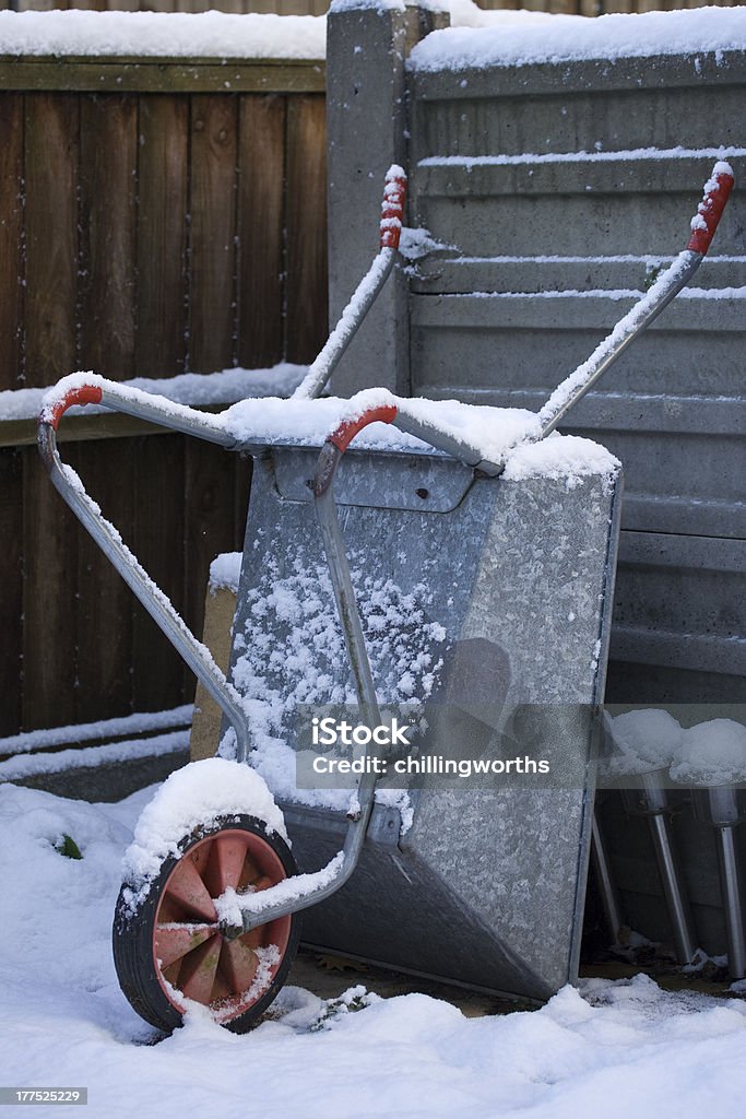 Carrinho de mão na neve - Foto de stock de Branco royalty-free