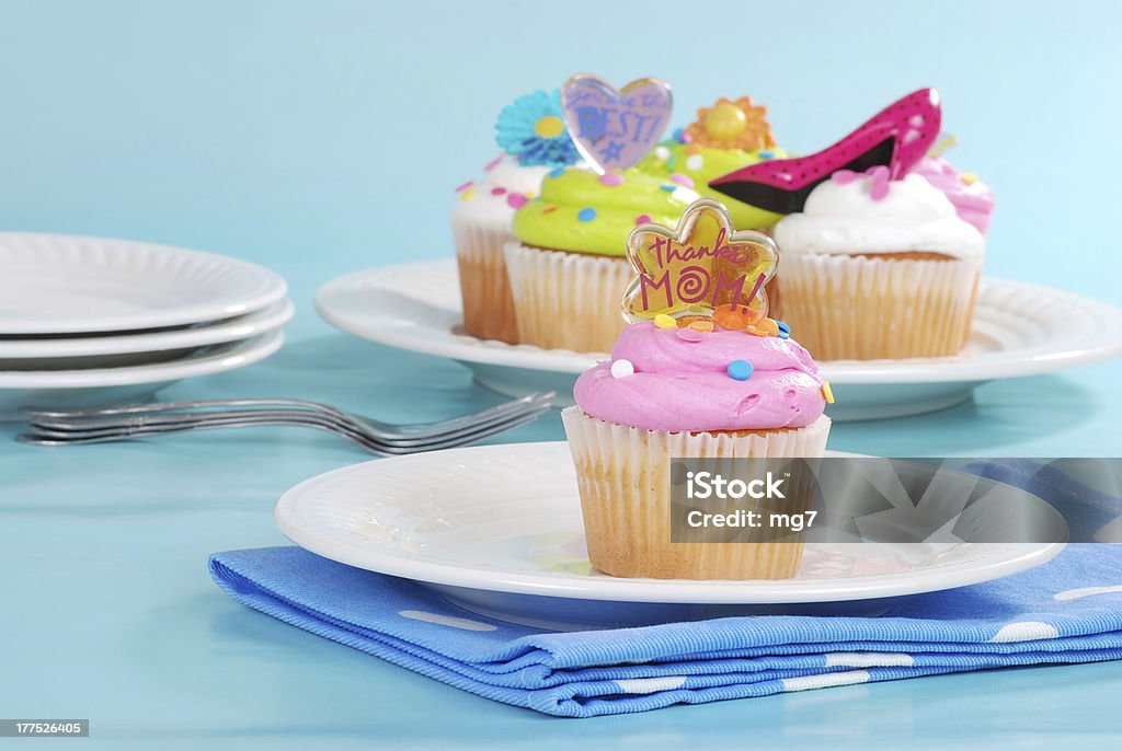 cupcakes día de la madre - Foto de stock de Al horno libre de derechos