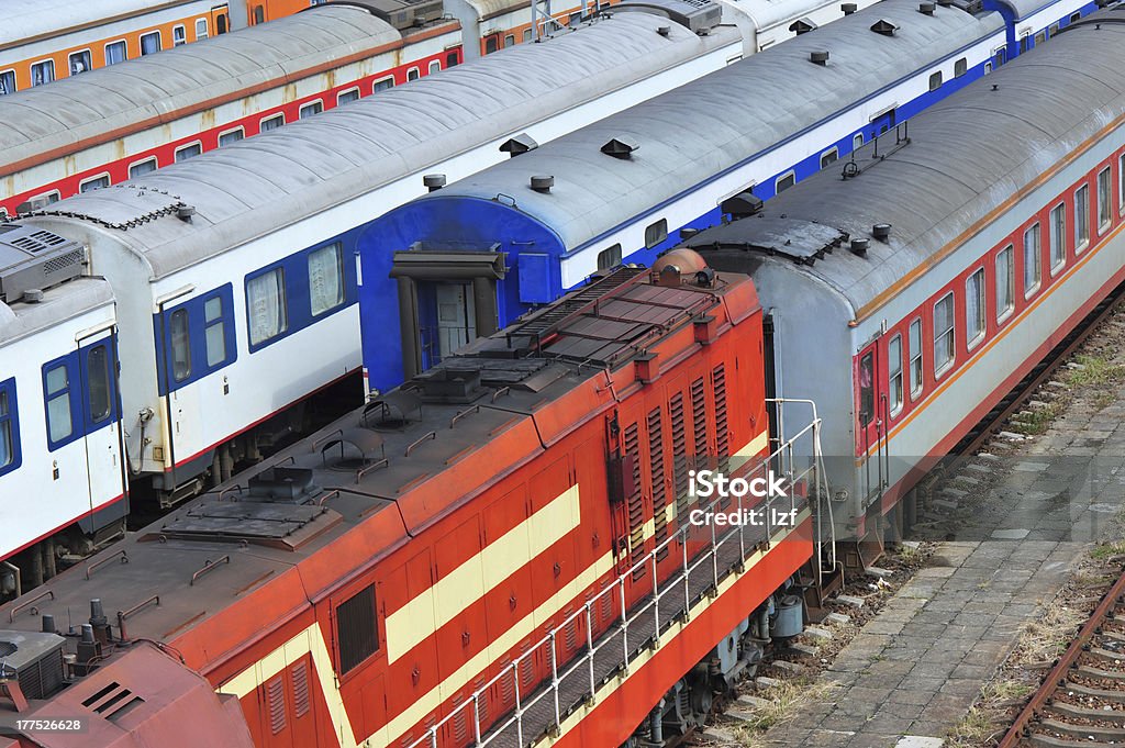 Züge Parkplätze am Bahnhof - Lizenzfrei Alt Stock-Foto