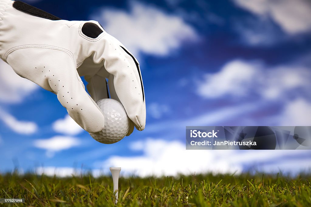 Pelota de Golf en T - Foto de stock de Aire libre libre de derechos