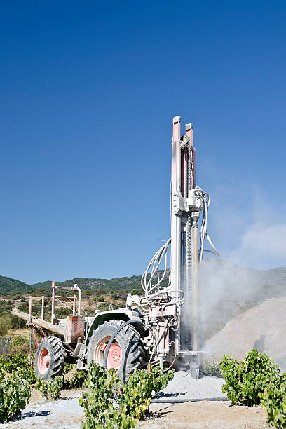 ドリル - dirt drill agriculture borehole ストックフォトと画像