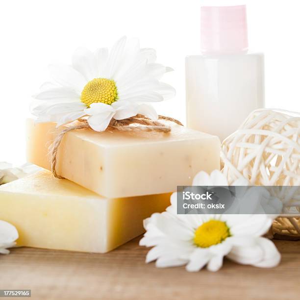 Cosméticos Natural Foto de stock y más banco de imágenes de Aromaterapia - Aromaterapia, Asistencia sanitaria y medicina, Balneario - Spa