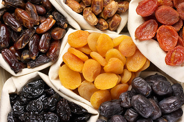 frutas secas - dried apricot close up gourmet dried fruit - fotografias e filmes do acervo