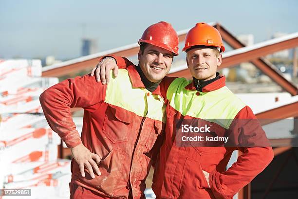 Foto de Trabalhadores De Construtor Feliz Na Construção Site e mais fotos de stock de Adulto