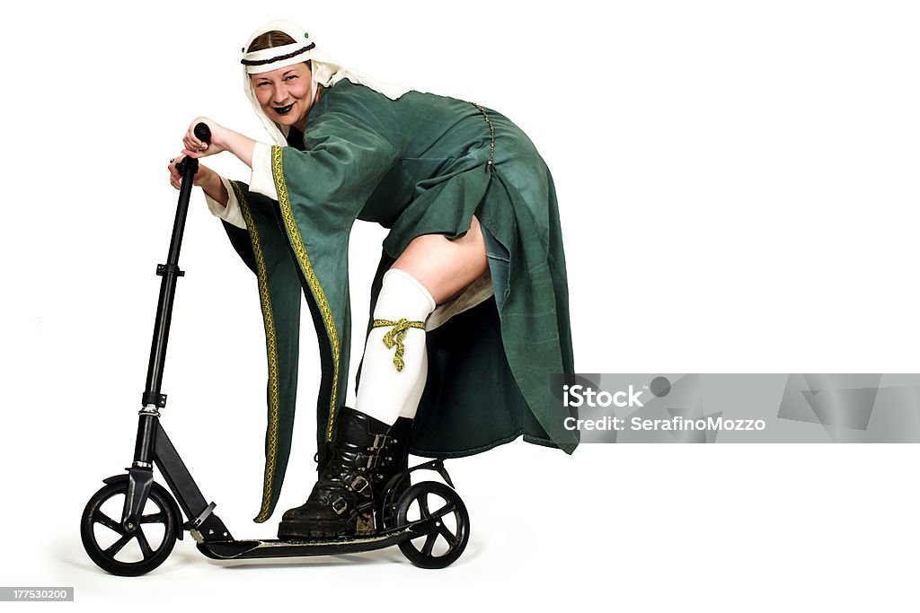 Senhora medieval com scooter moderno - Foto de stock de Adulto royalty-free