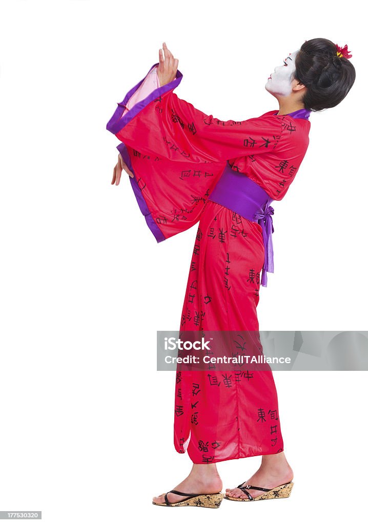 portrait de pleine longueur de geisha danse isolé sur blanc - Photo de Fond blanc libre de droits