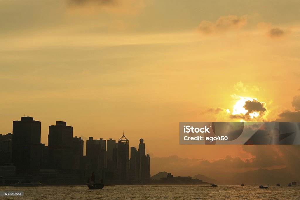 Atardecer en el puerto de Victoria, Silueta de Hong Kong - Foto de stock de Agua libre de derechos