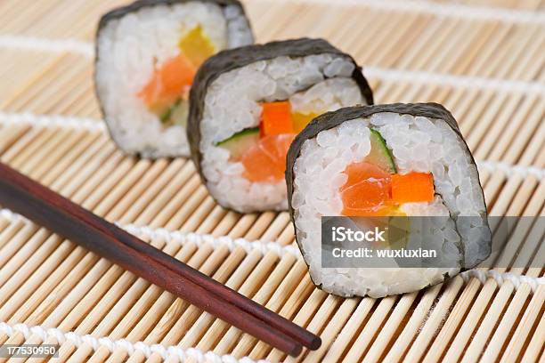 Sushi - Fotografias de stock e mais imagens de Alimentação Não-saudável - Alimentação Não-saudável, Alimentação Saudável, Arroz - Alimento Básico