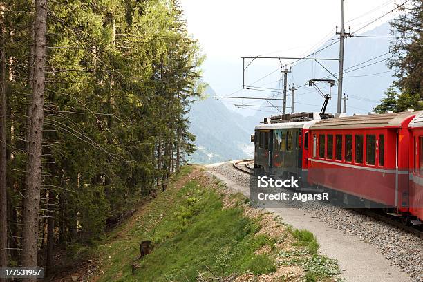 Szwajcarska Mountain Pociąg Bernina Express - zdjęcia stockowe i więcej obrazów Sankt Moritz - Sankt Moritz, Pociąg, Szwajcaria