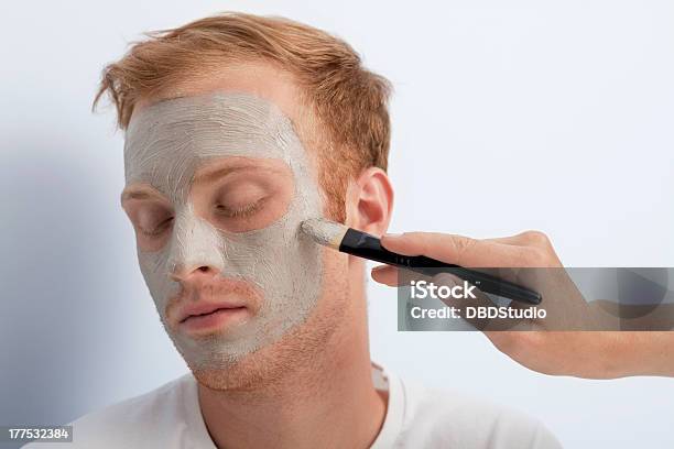 Foto de Homem O Tratamento Estético Facial e mais fotos de stock de 20 Anos - 20 Anos, 25-30 Anos, Adulto