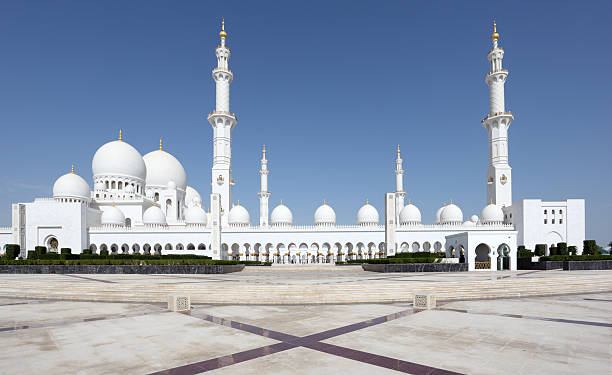 셰이크 자이드 사원 in 움알카이와인 - minaret international landmark national landmark sheikh zayed mosque 뉴스 사진 이미지