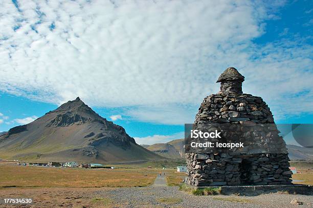 Arnarstapi Hito En El Oeste De Islandia Foto de stock y más banco de imágenes de Islandia - Islandia, Vikingo, Aire libre