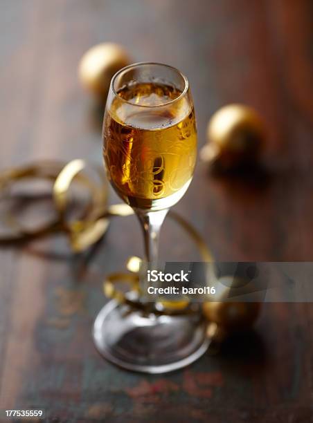 유리컵 꿀을 리큐르 크리스마스 0명에 대한 스톡 사진 및 기타 이미지 - 0명, 공휴일, 금색