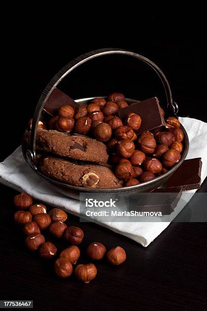 Cookies Und Nüssen Stockfoto und mehr Bilder von Backen - Backen, Braun, Fotografie