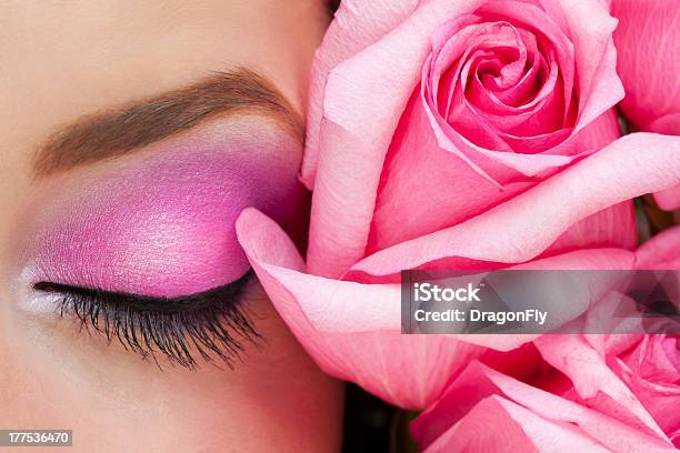 Olhos De Mulher Com Maquiagem Rosa E - Fotografias de stock e mais imagens de 20-29 Anos - 20-29 Anos, 30-39 Anos, Adulto