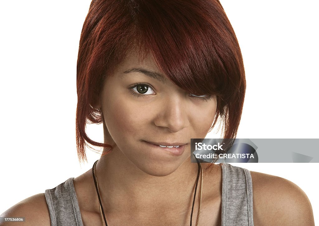 Nastolatek gryzienie jej wargi - Zbiór zdjęć royalty-free (Włosy farbowane na czerwono)
