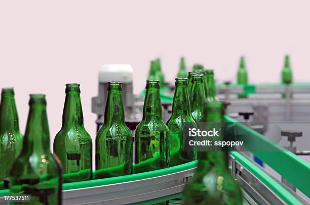 Szklane Butelki Piwa - zdjęcia stockowe i więcej obrazów Automatyczny - Automatyczny, Butelka, Butelka piwa