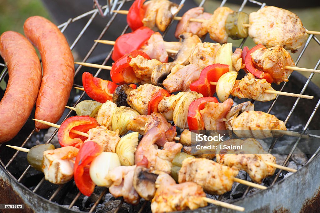 Feu feu de camp fire Flames grillades steak sur le barbecue - Photo de Aliment libre de droits