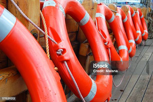 Vita Buoys - Fotografie stock e altre immagini di Annegare - Annegare, Arancione, Boa - Attrezzatura di sicurezza nautica