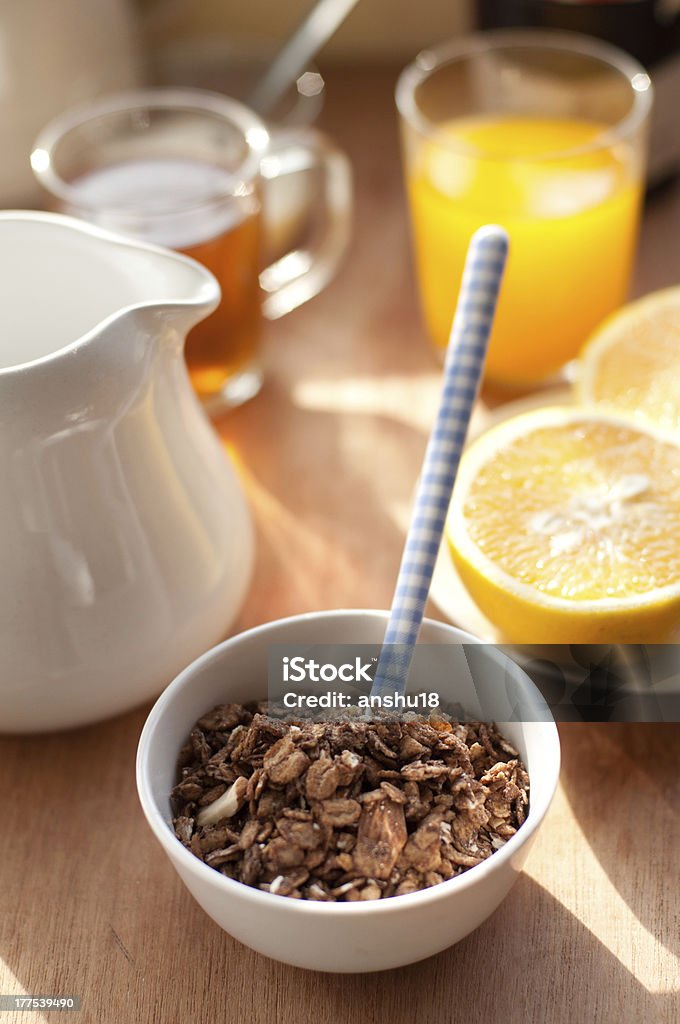 Ai cereali, la prima colazione e succo d'arancia - Foto stock royalty-free di Alimentazione sana