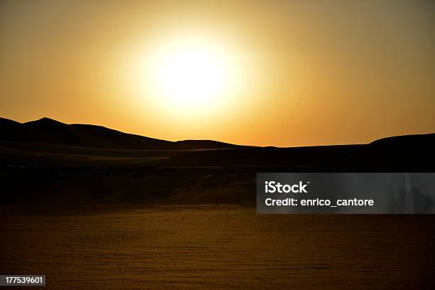 Deserto Del Sahara - Fotografie stock e altre immagini di Ambientazione esterna - Ambientazione esterna, Asia Occidentale, Composizione orizzontale